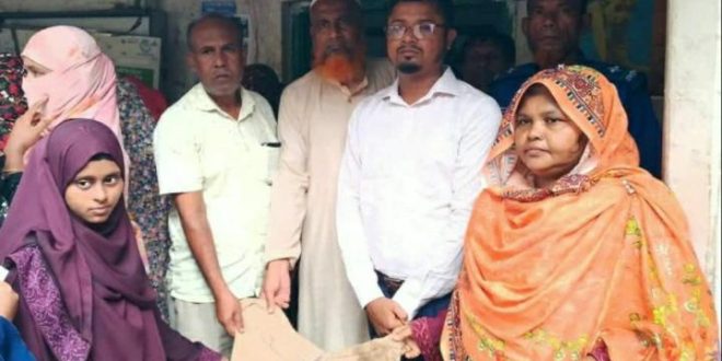 বাগমারা ঝিকরায় ভিডব্লিউবি কর্মসূচির চাল বিতরণ, ১৪৩ জন দুস্থ মহিলা পাবেন সহায়তা