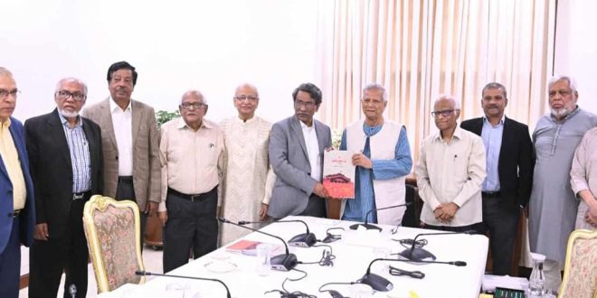 আসন্ন জাতীয় সংসদ নির্বাচনের আগেই গণভোট আয়োজনের সুপারিশ করেছে জাতীয় ঐকমত্য কমিশন