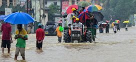 ঘূর্ণিঝড় দিতওয়া’র প্রভাবে শ্রীলঙ্কায় ভয়াবহ বন্যায় ১২৩ জনের মৃত্যু, নিখোঁজ রয়েছে আরও ১৩০ জন।