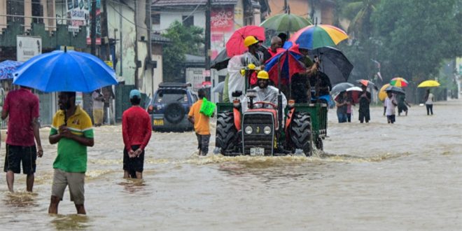 ঘূর্ণিঝড় দিতওয়া’র প্রভাবে শ্রীলঙ্কায় ভয়াবহ বন্যায় ১২৩ জনের মৃত্যু, নিখোঁজ রয়েছে আরও ১৩০ জন।
