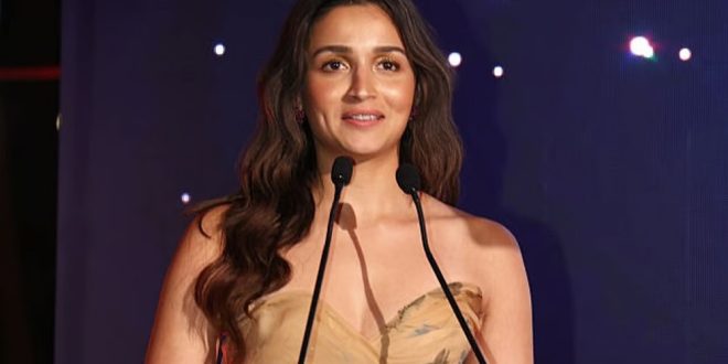 সৌদি আরবের জেদ্দায় অনুষ্ঠিত ৫ম রেড সি ইন্টারন্যাশনাল ফিল্ম ফেস্টিভ্যালেপুরস্কার পেলেন আলিয়া ভাট
