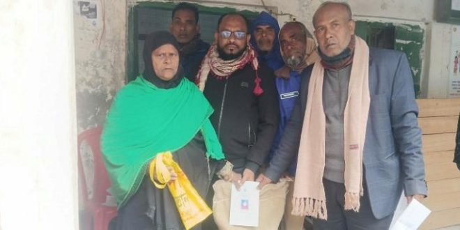 বাগমারায় ভিডব্লিউবি কর্মসূচির চাল বিতরণ