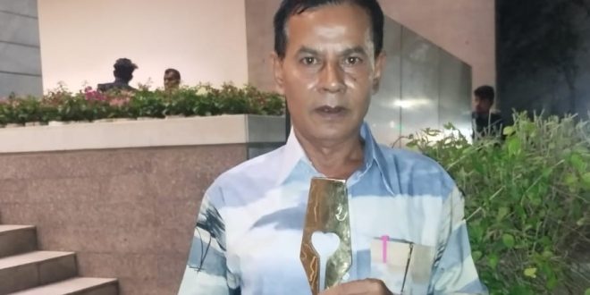 একটি অনুষ্ঠানে নিউজ ফেয়ার গ্রুপ এর সম্পাদক টি.এ.কে আজাদ