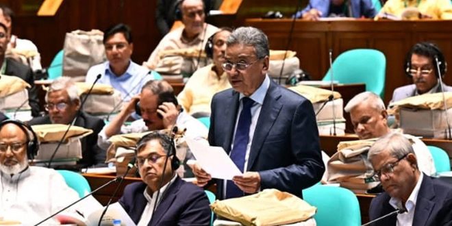 ব্যাংকের আমানতকারীরা তাদের জমানো টাকা সুদসহ ফেরত পাবেন বলে জানিয়েছেন অর্থমন্ত্রী